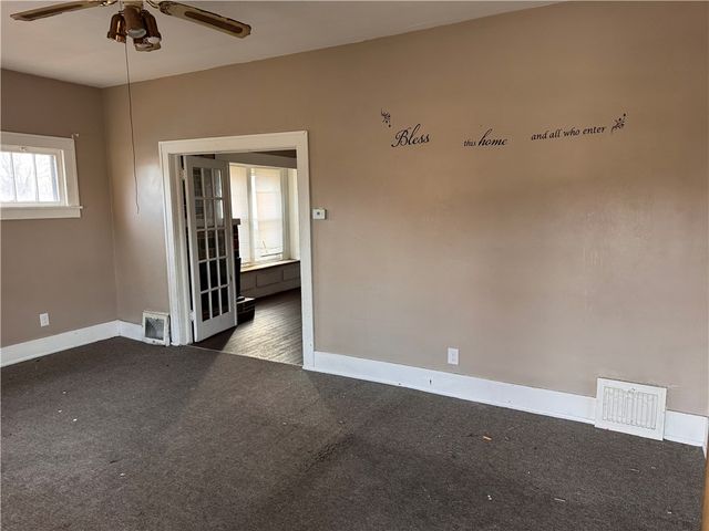 400 Emerson Ave, Farrell, PA 16121