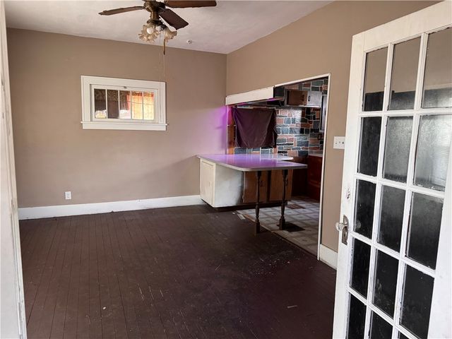 400 Emerson Ave, Farrell, PA 16121