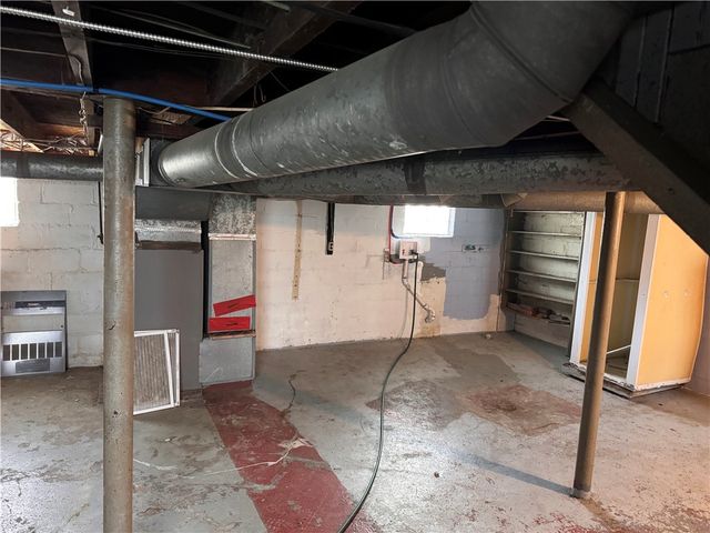 400 Emerson Ave, Farrell, PA 16121