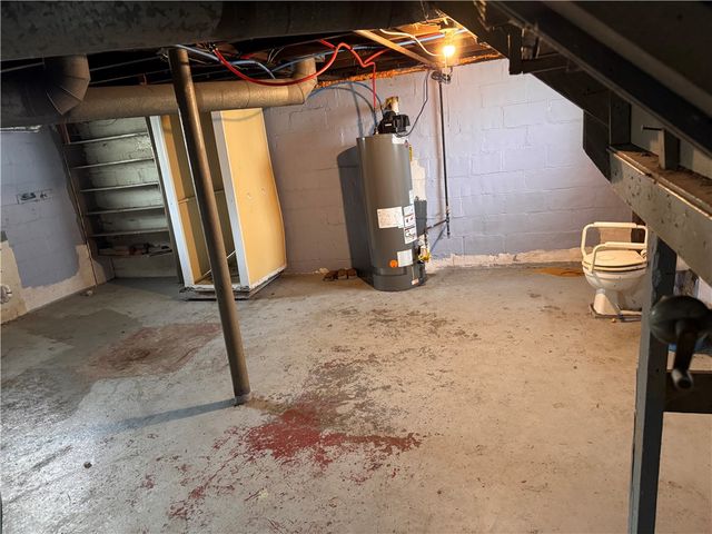 400 Emerson Ave, Farrell, PA 16121