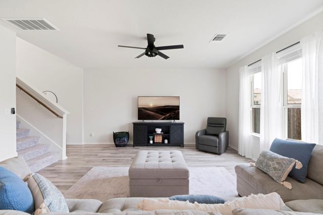 33 Snowy Plover LN, Leander, TX 78641