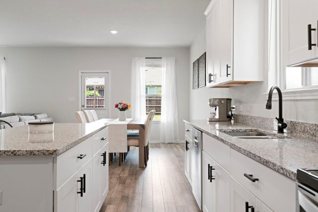 33 Snowy Plover LN, Leander, TX 78641