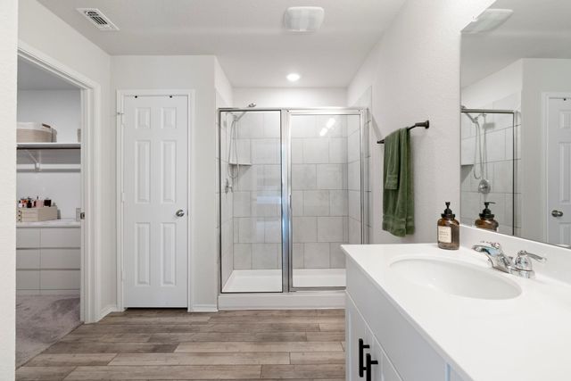 33 Snowy Plover LN, Leander, TX 78641