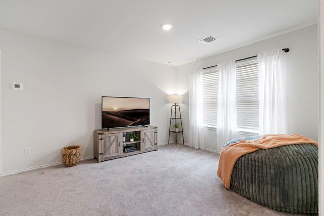 33 Snowy Plover LN, Leander, TX 78641