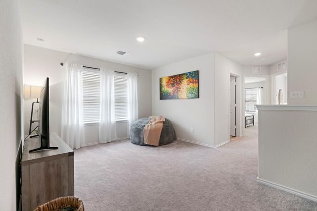 33 Snowy Plover LN, Leander, TX 78641