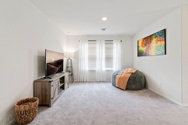 33 Snowy Plover LN, Leander, TX 78641