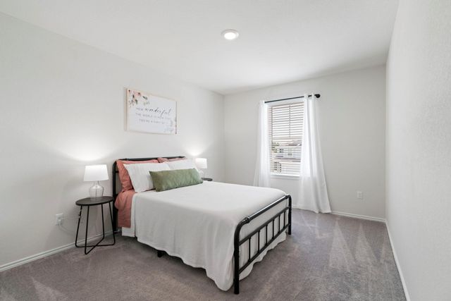 33 Snowy Plover LN, Leander, TX 78641