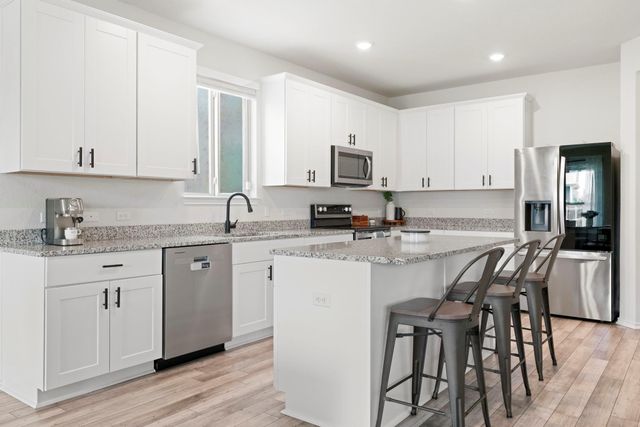 33 Snowy Plover LN, Leander, TX 78641