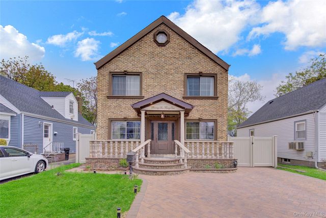 7631 264th Street, Glen Oaks, NY 11004