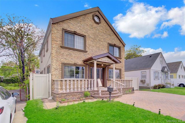 7631 264th Street, Glen Oaks, NY 11004
