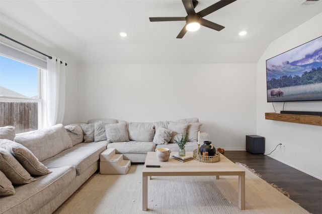 1200 Canterbury Lane, Ennis, TX 75119