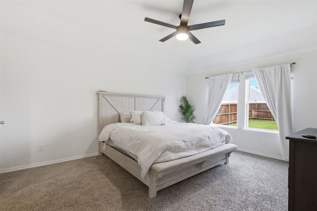 1200 Canterbury Lane, Ennis, TX 75119