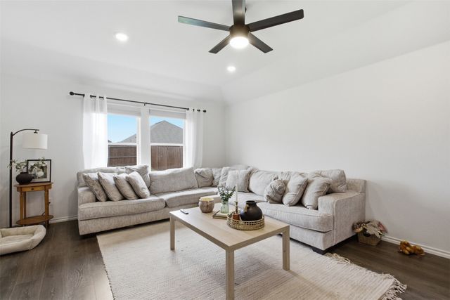 1200 Canterbury Lane, Ennis, TX 75119