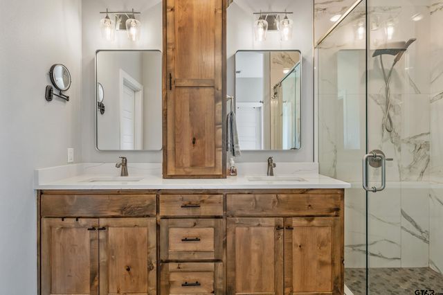 639 Peavine Dr., Kilgore, TX 75662