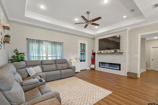 639 Peavine Dr., Kilgore, TX 75662