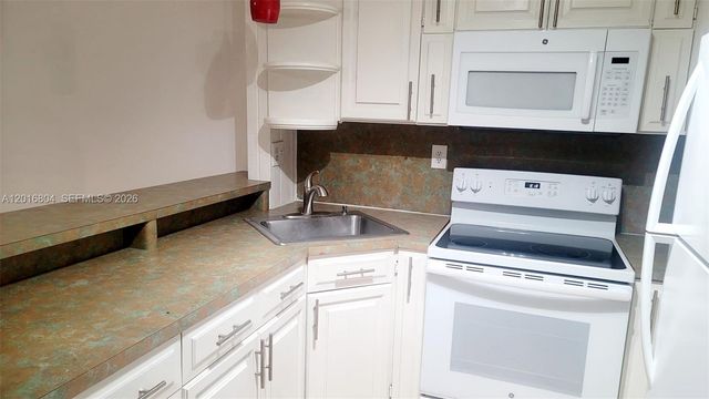 2166 W 60 ST 15-201, Hialeah, FL 33016