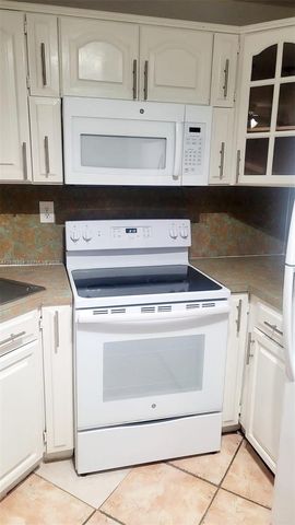 2166 W 60 ST 15-201, Hialeah, FL 33016