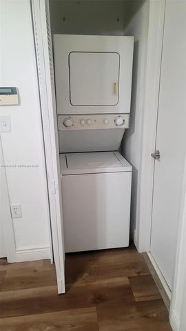 2166 W 60 ST 15-201, Hialeah, FL 33016