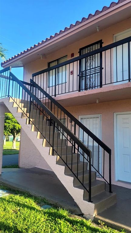 2166 W 60 ST 15-201, Hialeah, FL 33016