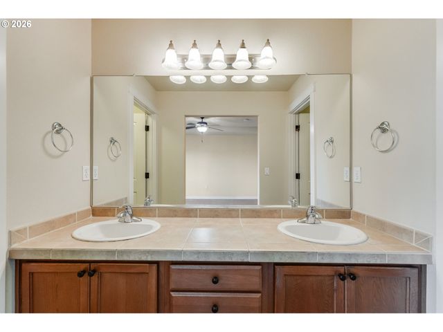 9923 Se OLD TOWN Ct, Happy Valley, OR 97086