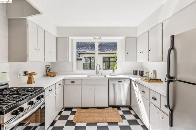 1715 Oakland Ave, Piedmont, CA 94611