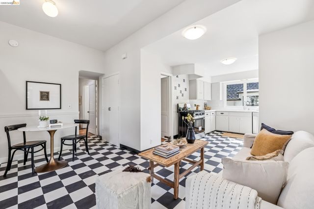 1715 Oakland Ave, Piedmont, CA 94611