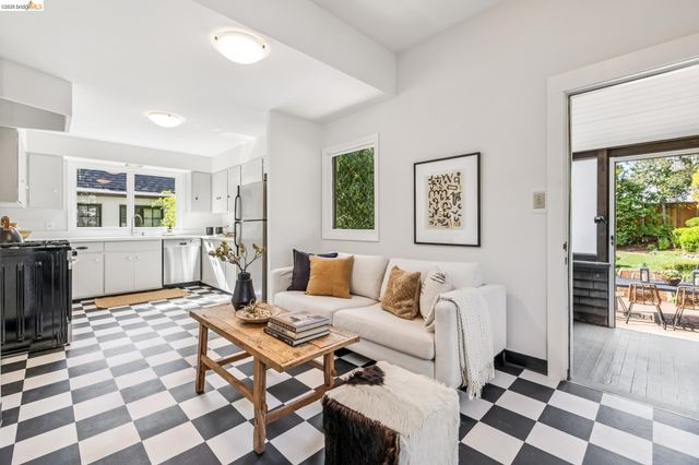 1715 Oakland Ave, Piedmont, CA 94611