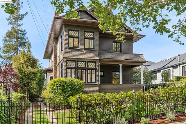 1715 Oakland Ave, Piedmont, CA 94611