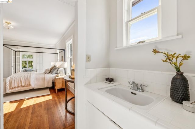 1715 Oakland Ave, Piedmont, CA 94611