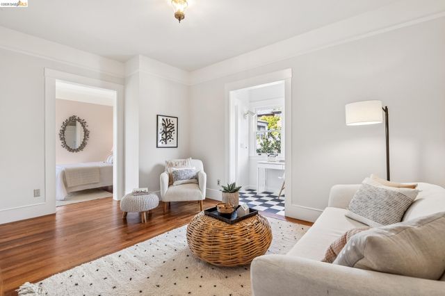 1715 Oakland Ave, Piedmont, CA 94611