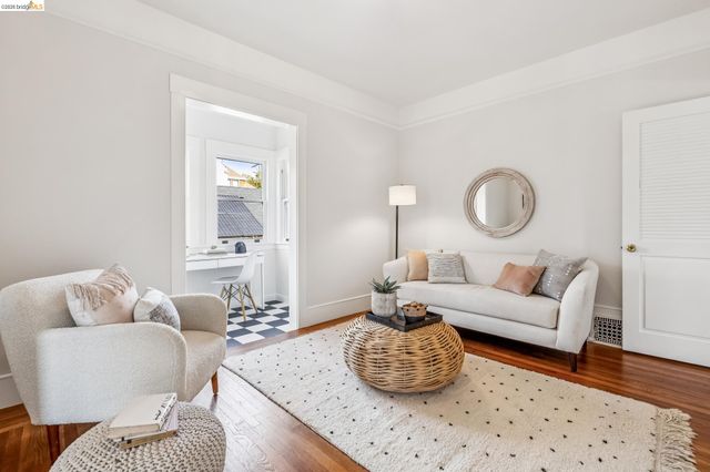 1715 Oakland Ave, Piedmont, CA 94611