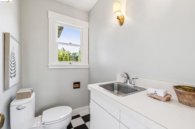 1715 Oakland Ave, Piedmont, CA 94611