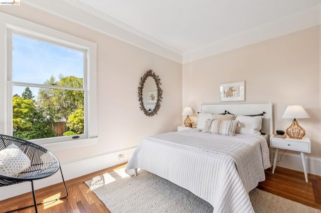 1715 Oakland Ave, Piedmont, CA 94611