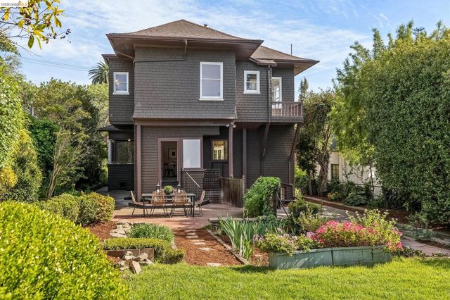 1715 Oakland Ave, Piedmont, CA 94611