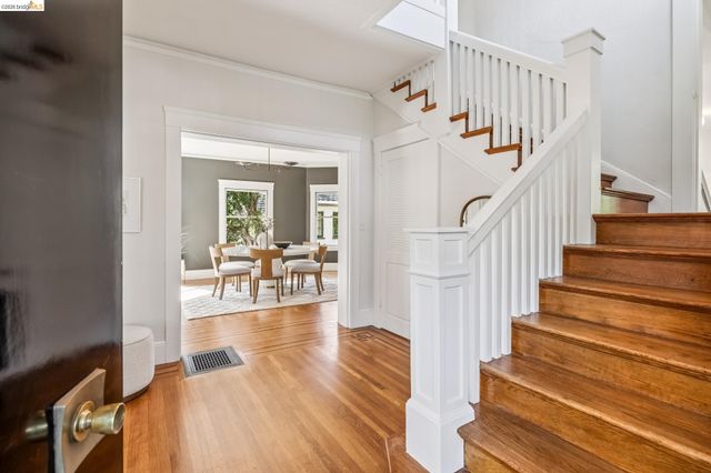 1715 Oakland Ave, Piedmont, CA 94611