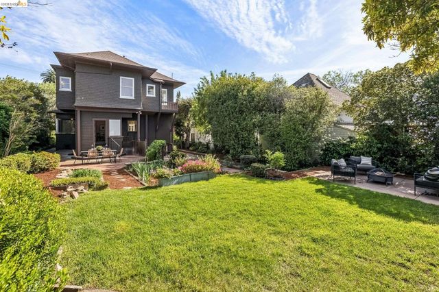 1715 Oakland Ave, Piedmont, CA 94611