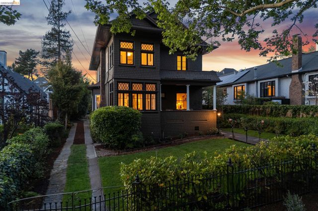 1715 Oakland Ave, Piedmont, CA 94611