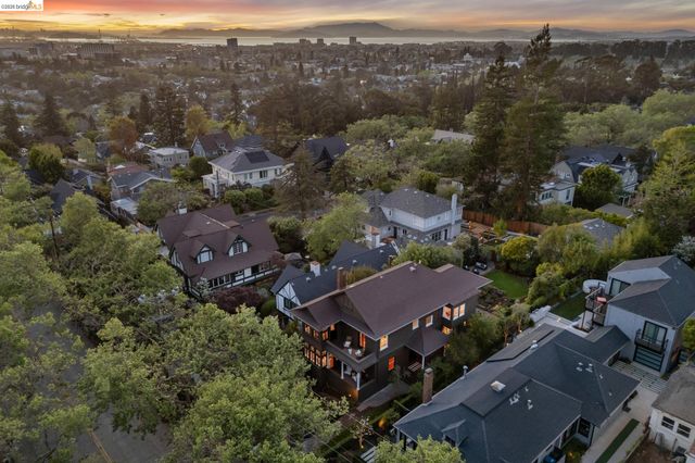 1715 Oakland Ave, Piedmont, CA 94611