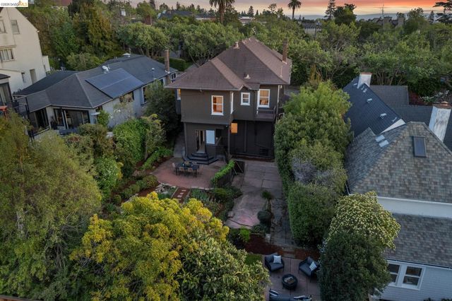 1715 Oakland Ave, Piedmont, CA 94611