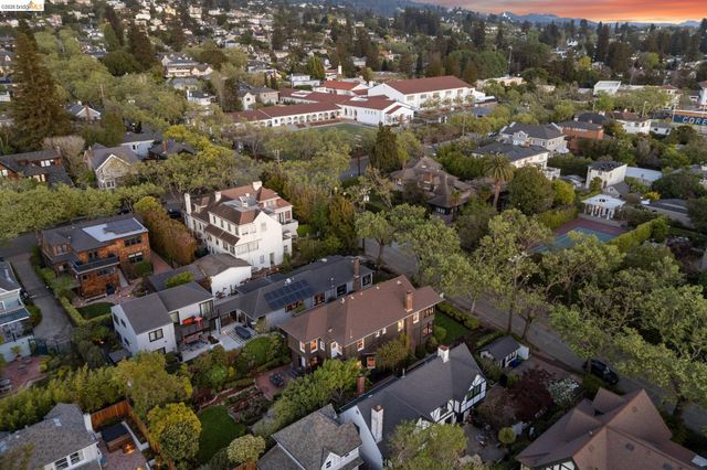 1715 Oakland Ave, Piedmont, CA 94611