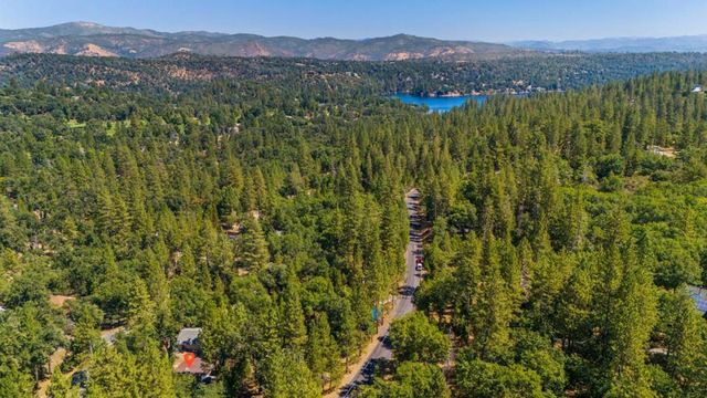 19271 Pine Mountain Drive, Groveland, CA 95321