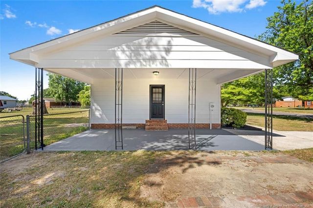1433 Larkhall Drive, Fayetteville, NC 28304