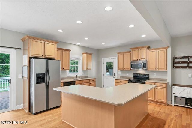230 Oakwood Drive, Vass, NC 28394
