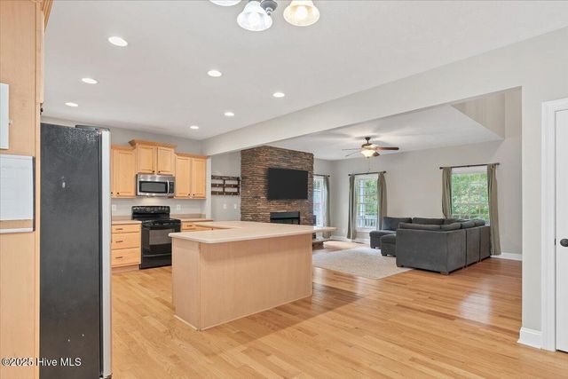 230 Oakwood Drive, Vass, NC 28394