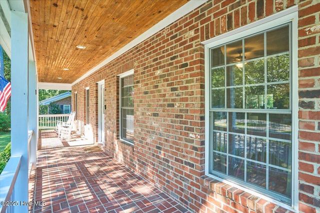 230 Oakwood Drive, Vass, NC 28394