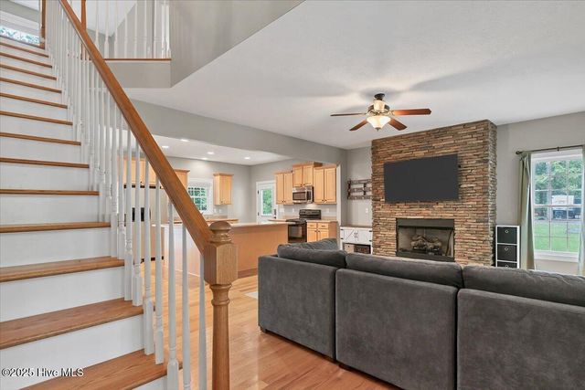 230 Oakwood Drive, Vass, NC 28394