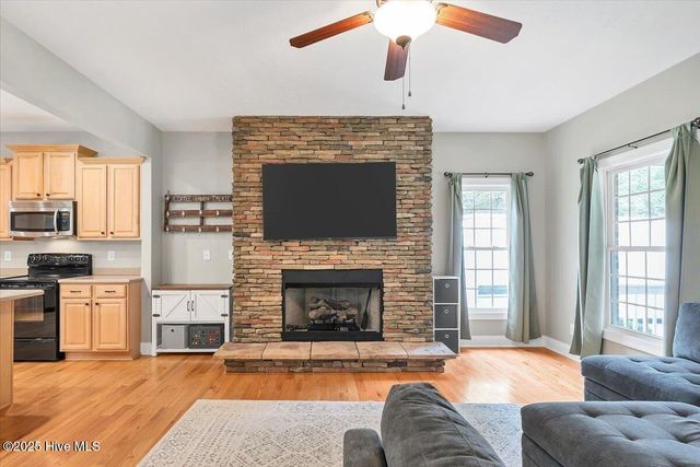 230 Oakwood Drive, Vass, NC 28394
