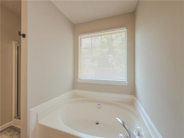 2990 Hampton Valley Drive, Loganville, GA 30052