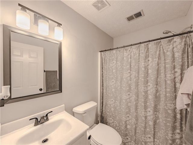 2990 Hampton Valley Drive, Loganville, GA 30052