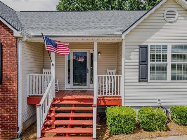 2990 Hampton Valley Drive, Loganville, GA 30052